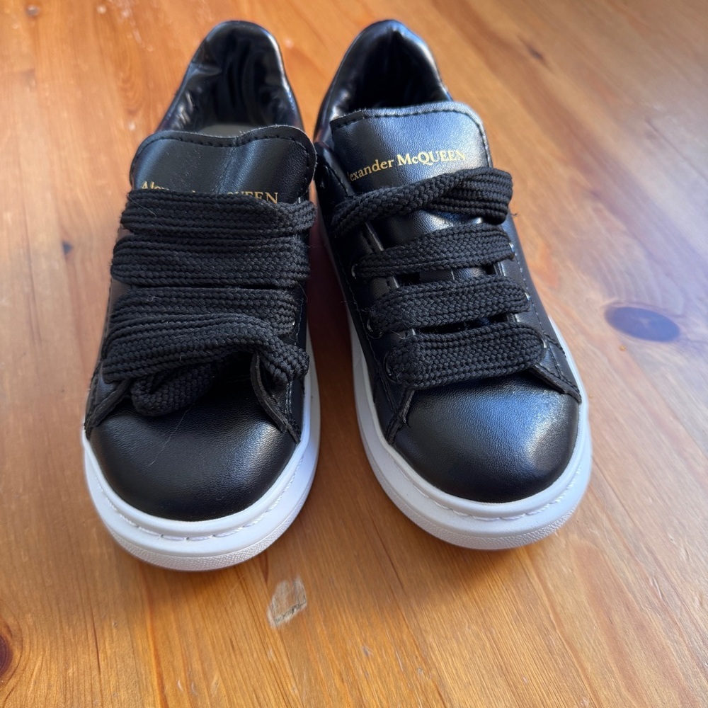 Black sneakers size 28